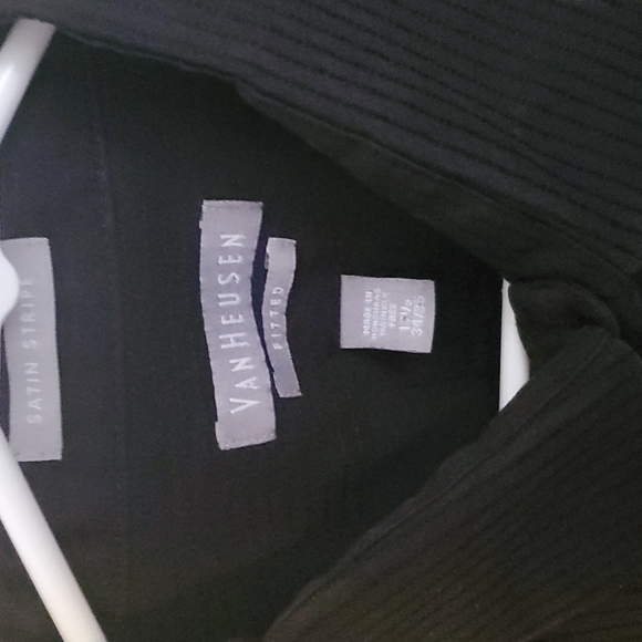 17 1/2 34/35 Fitted Satin Stripe Van Heusen Button up - Picture 3 of 6